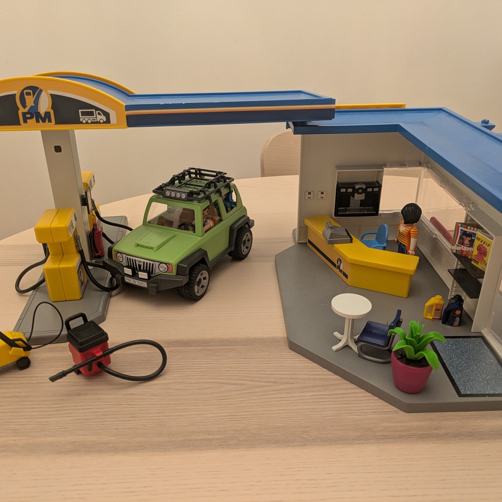 Playmobil Gas Station and SUV